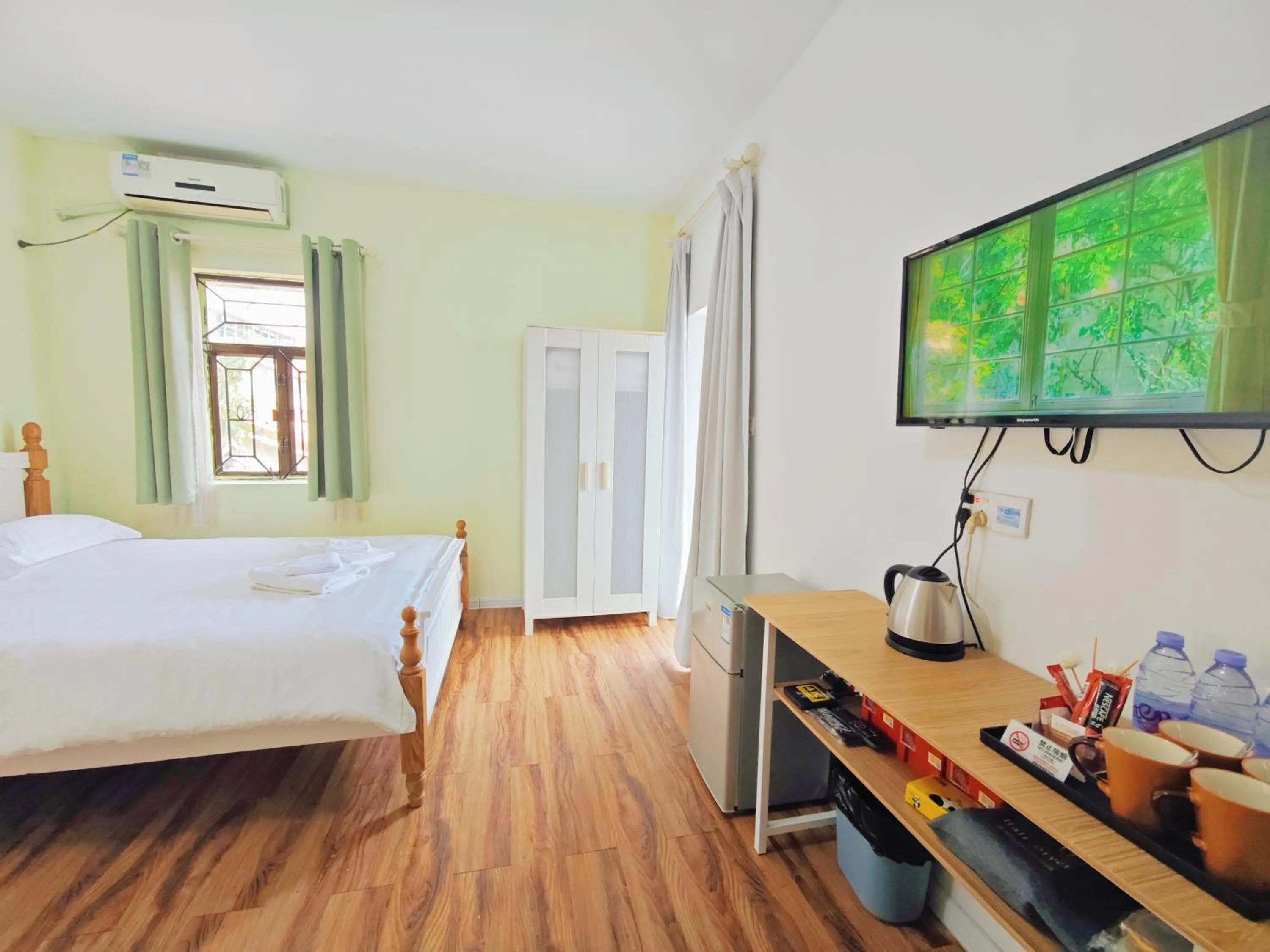 TV and multimedia, Bed in Cloud Tree Inn Boutique Guesthouse XiChong DaPeng ShenZhen 深圳大鹏西涌云树里民宿Yun Shu Li