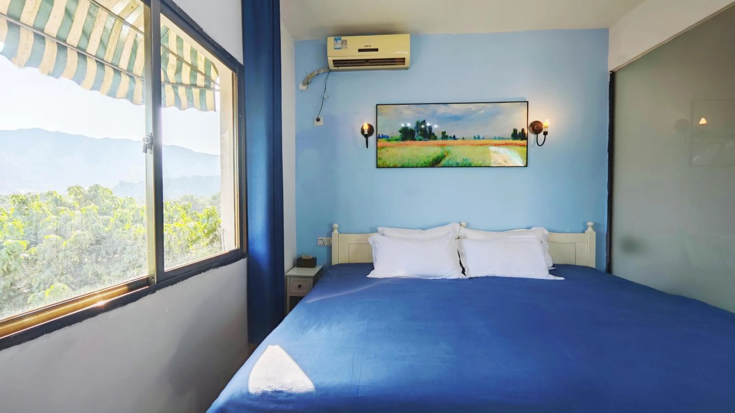 Bed in Cloud Tree Inn Boutique Guesthouse XiChong DaPeng ShenZhen 深圳大鹏西涌云树里民宿Yun Shu Li