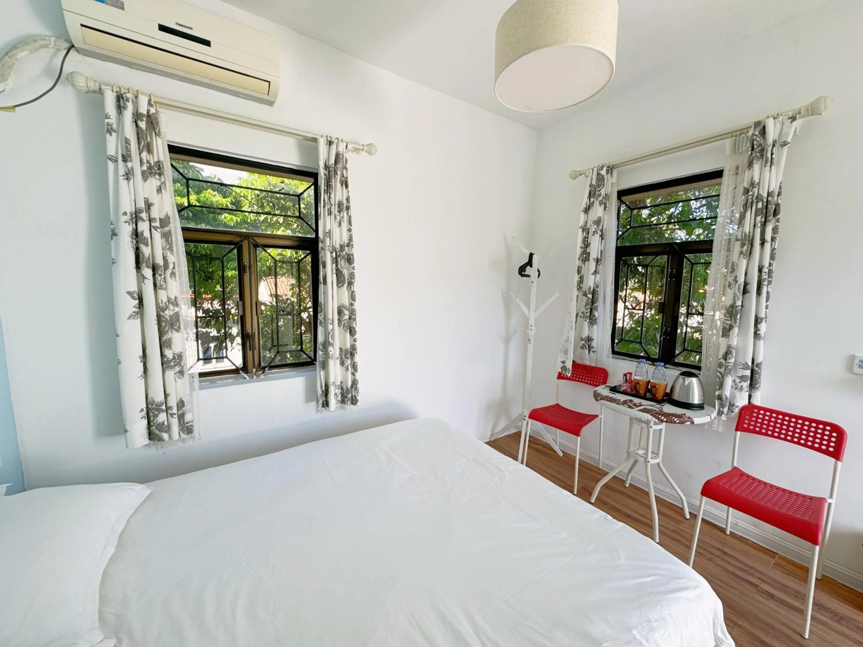 Bed in Cloud Tree Inn Boutique Guesthouse XiChong DaPeng ShenZhen 深圳大鹏西涌云树里民宿Yun Shu Li