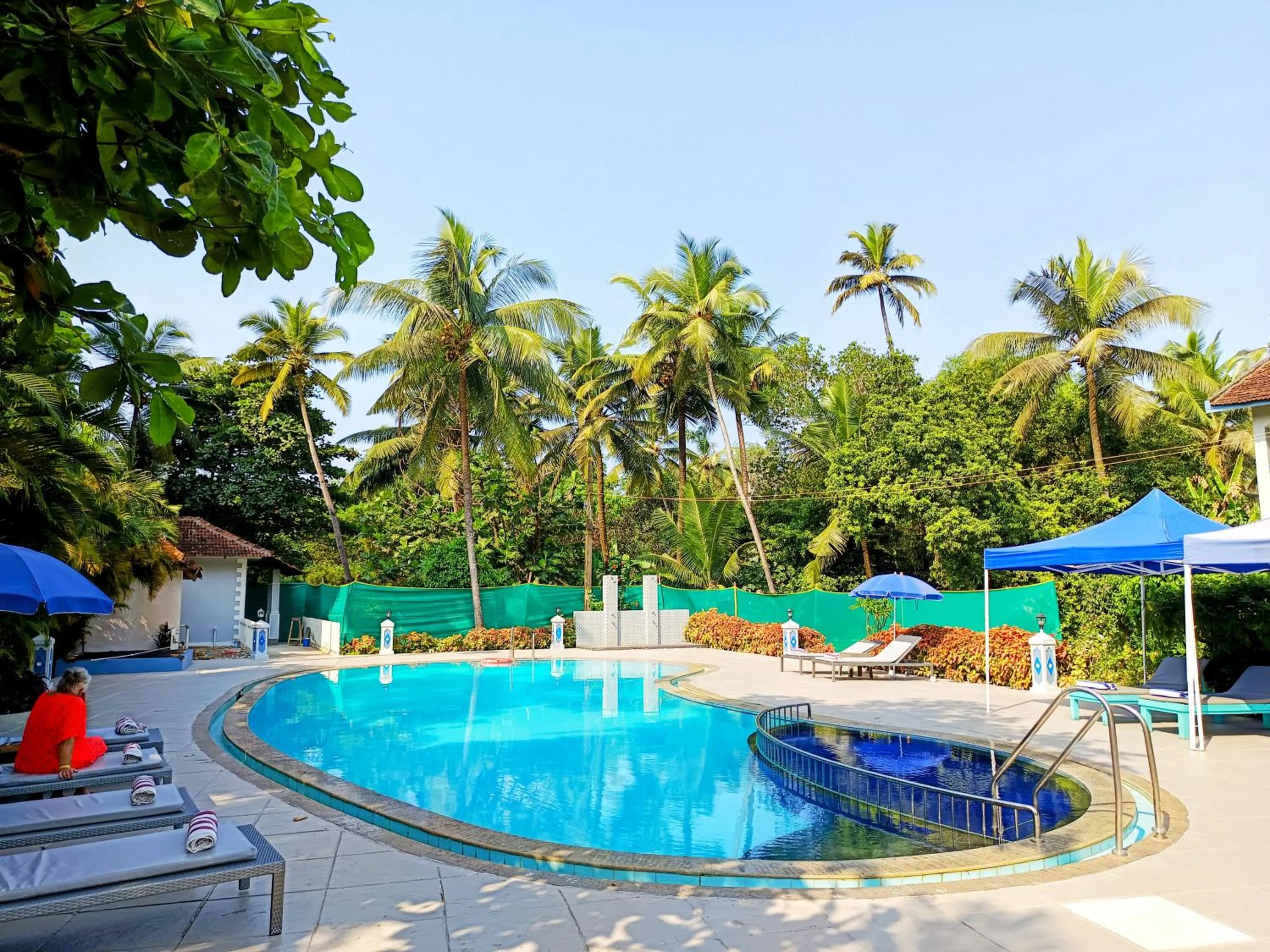 Swimming pool in Carina Beach Resort