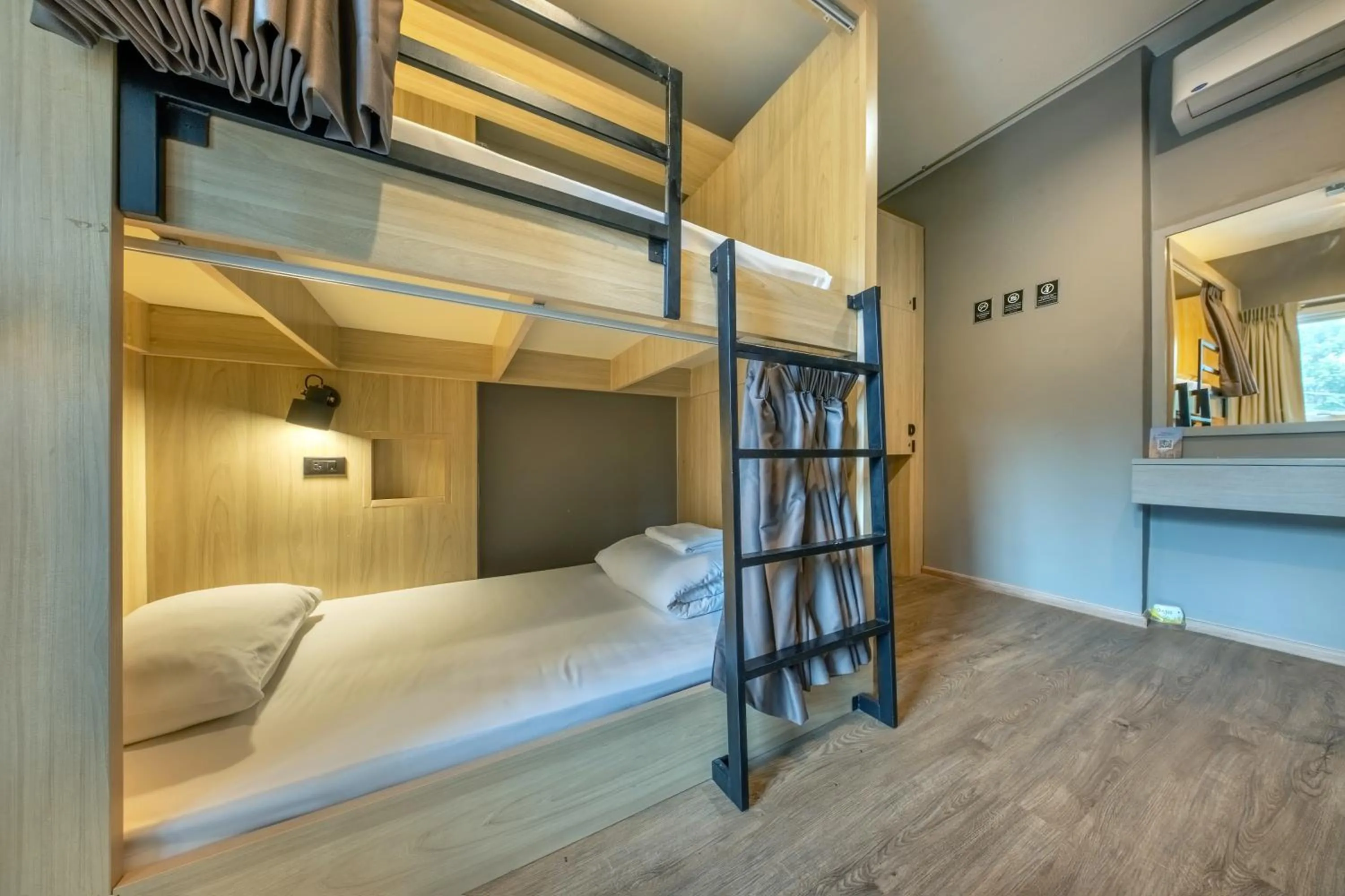 bunk bed, Bed in Ralph Poshtel Pratunam