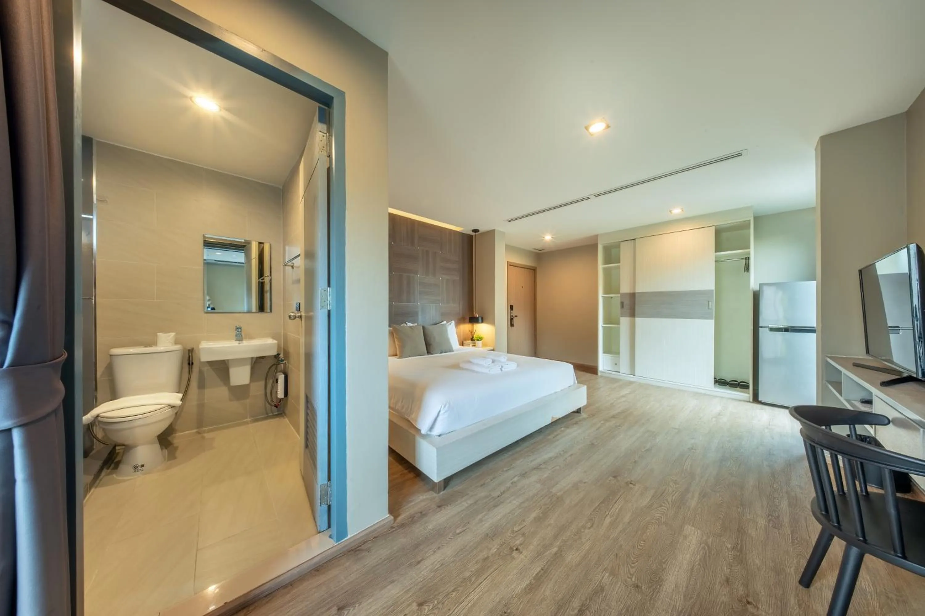 Photo of the whole room, Bed in Ralph Poshtel Pratunam