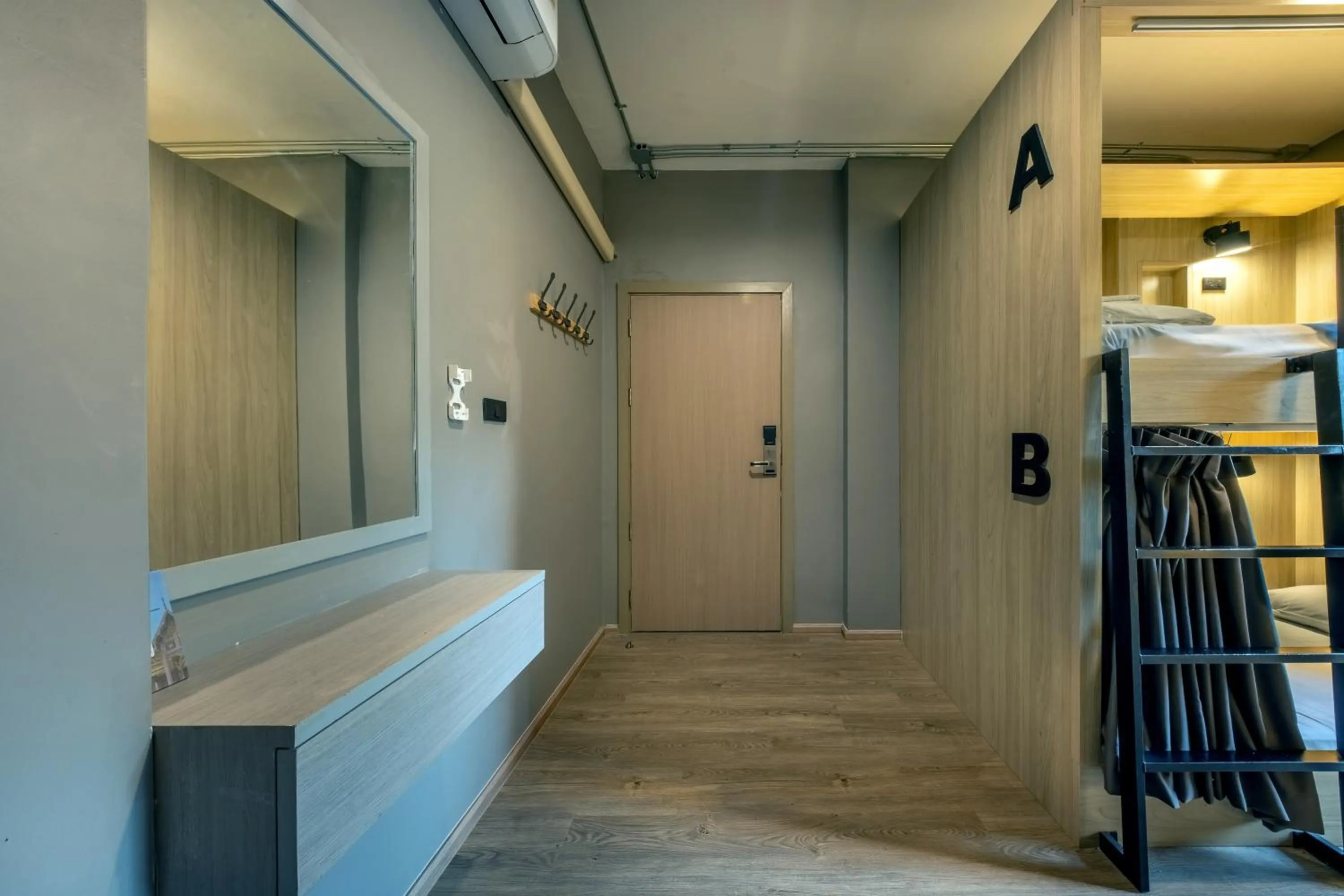 bunk bed in Ralph Poshtel Pratunam