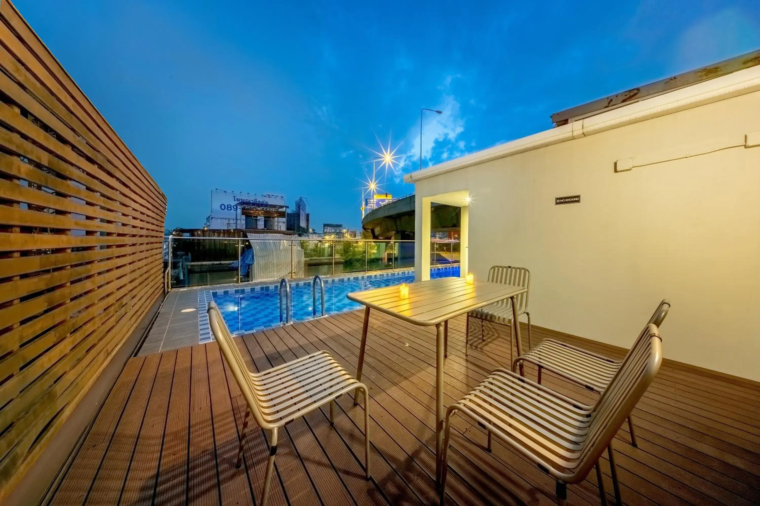 Swimming pool in Ralph Poshtel Pratunam Swimming pool in Ralph Poshtel Pratunam