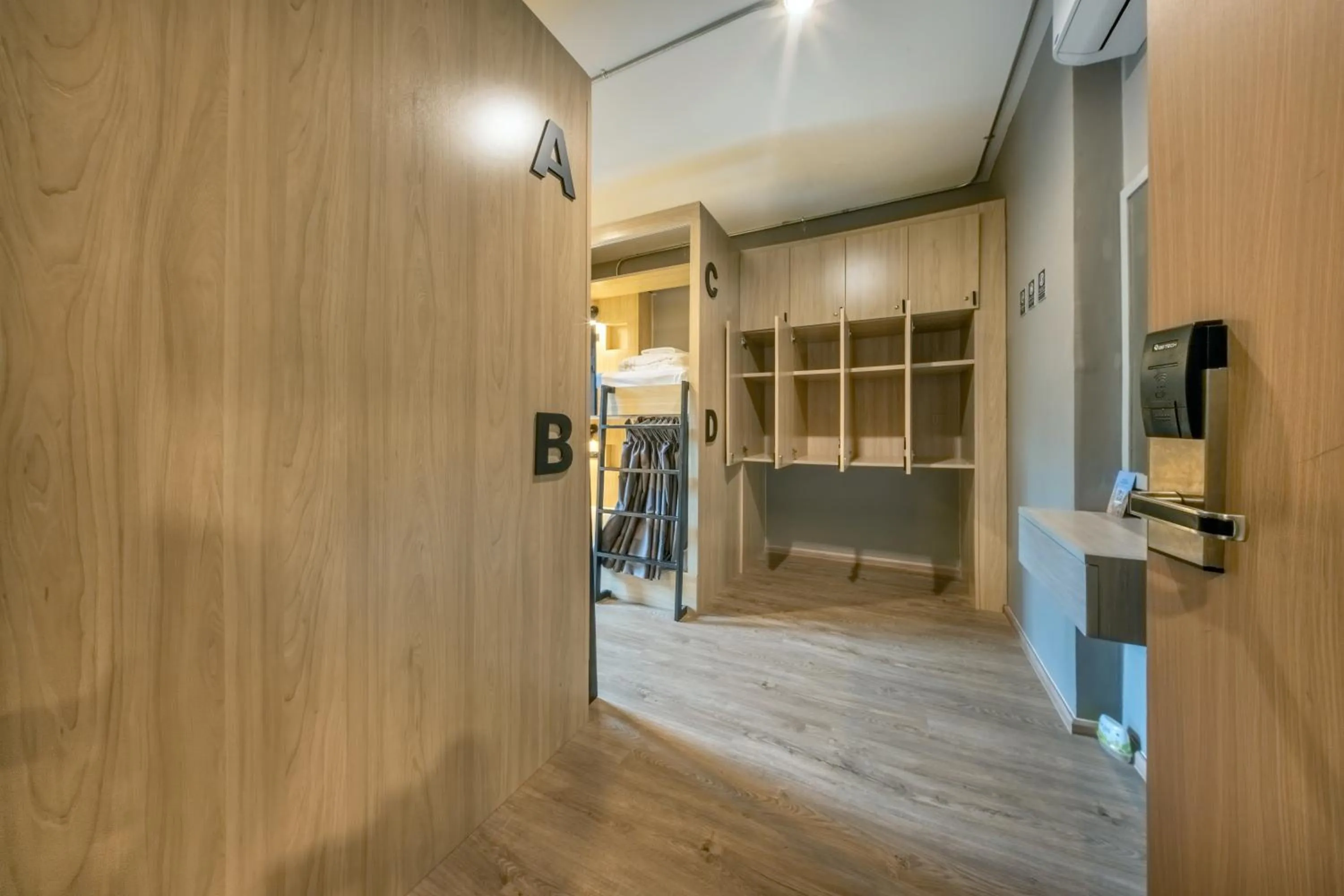 locker in Ralph Poshtel Pratunam