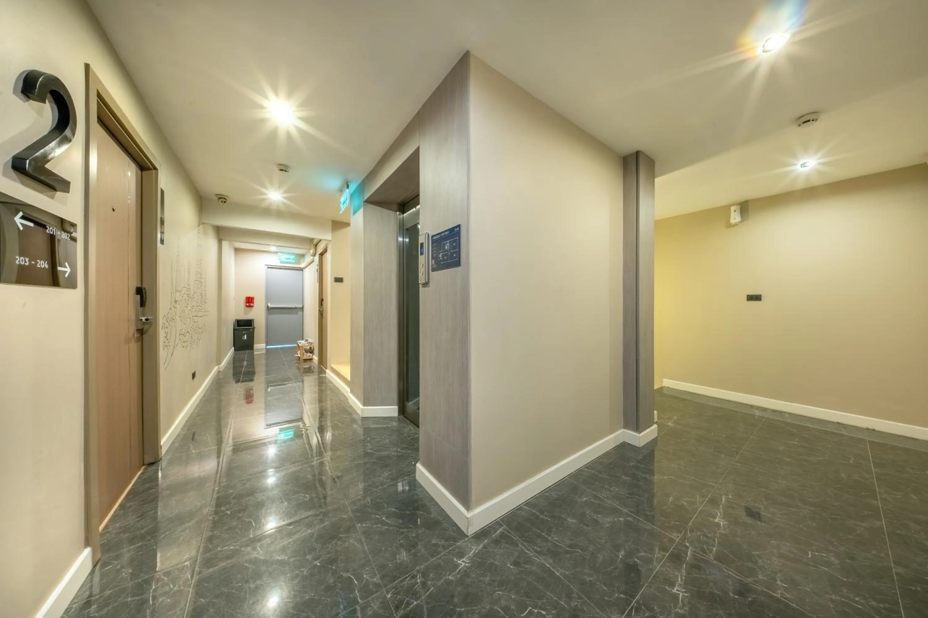 elevator in Ralph Poshtel Pratunam