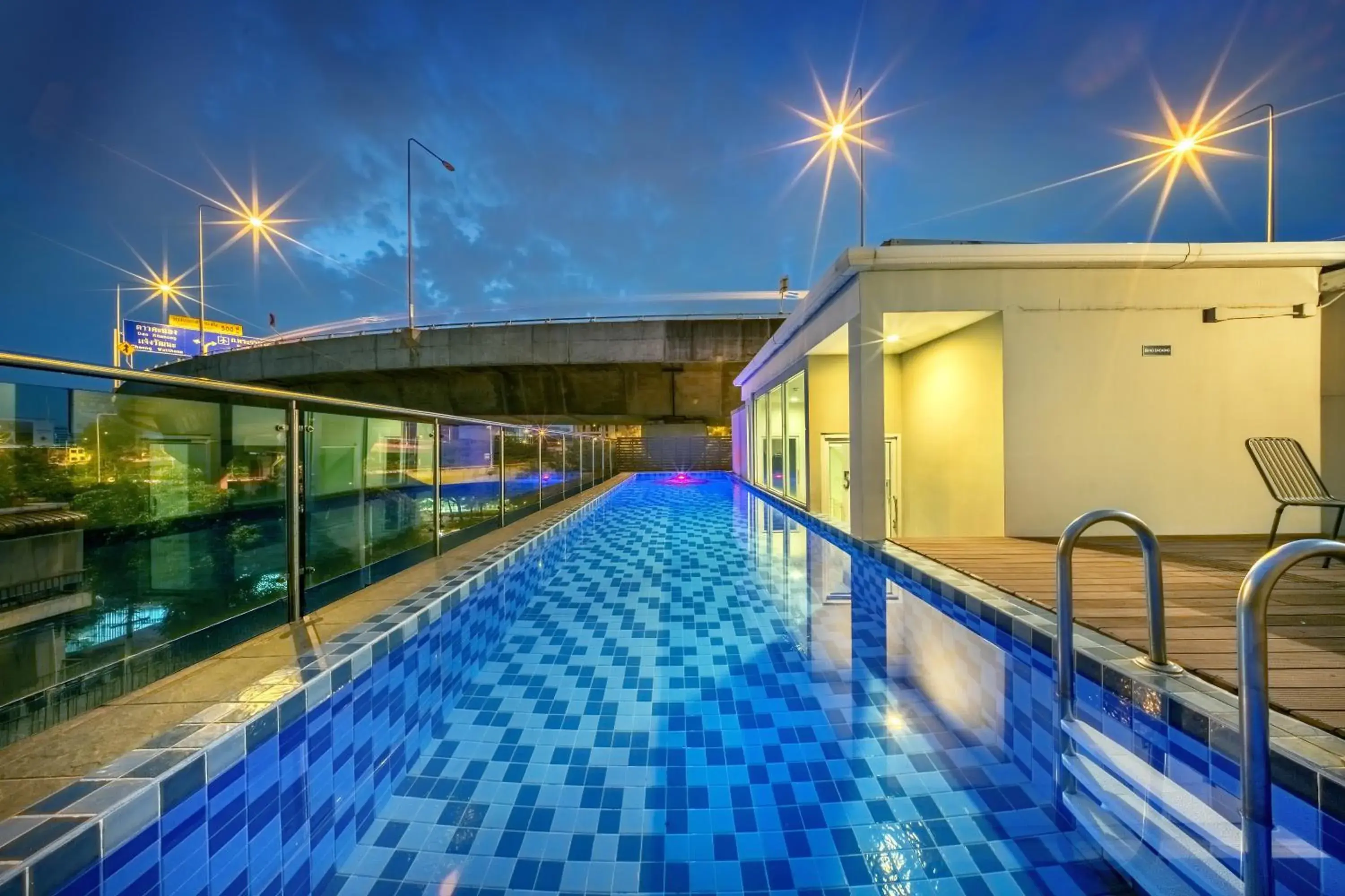 Swimming pool in Ralph Poshtel Pratunam Swimming pool in Ralph Poshtel Pratunam