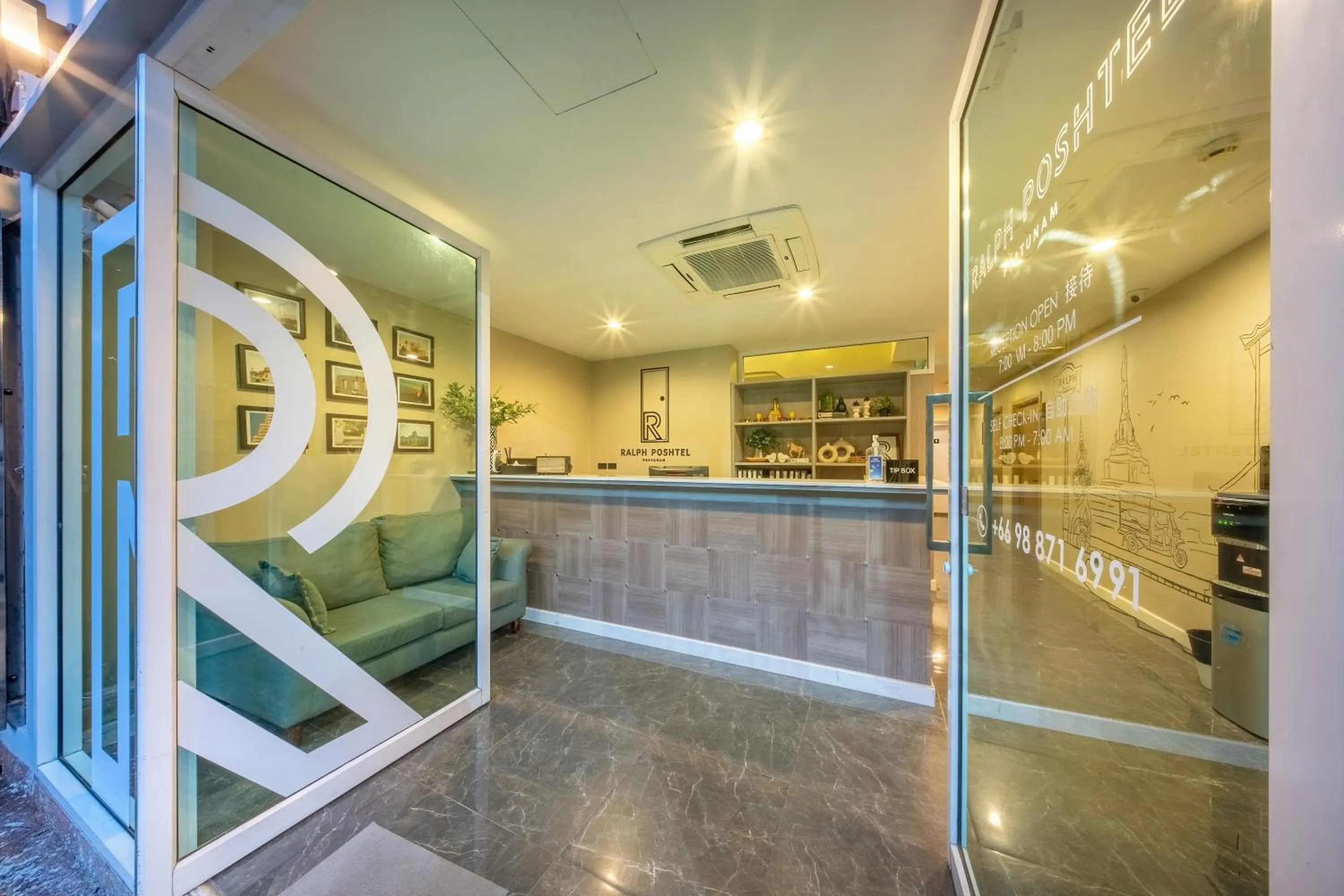 Lobby or reception in Ralph Poshtel Pratunam