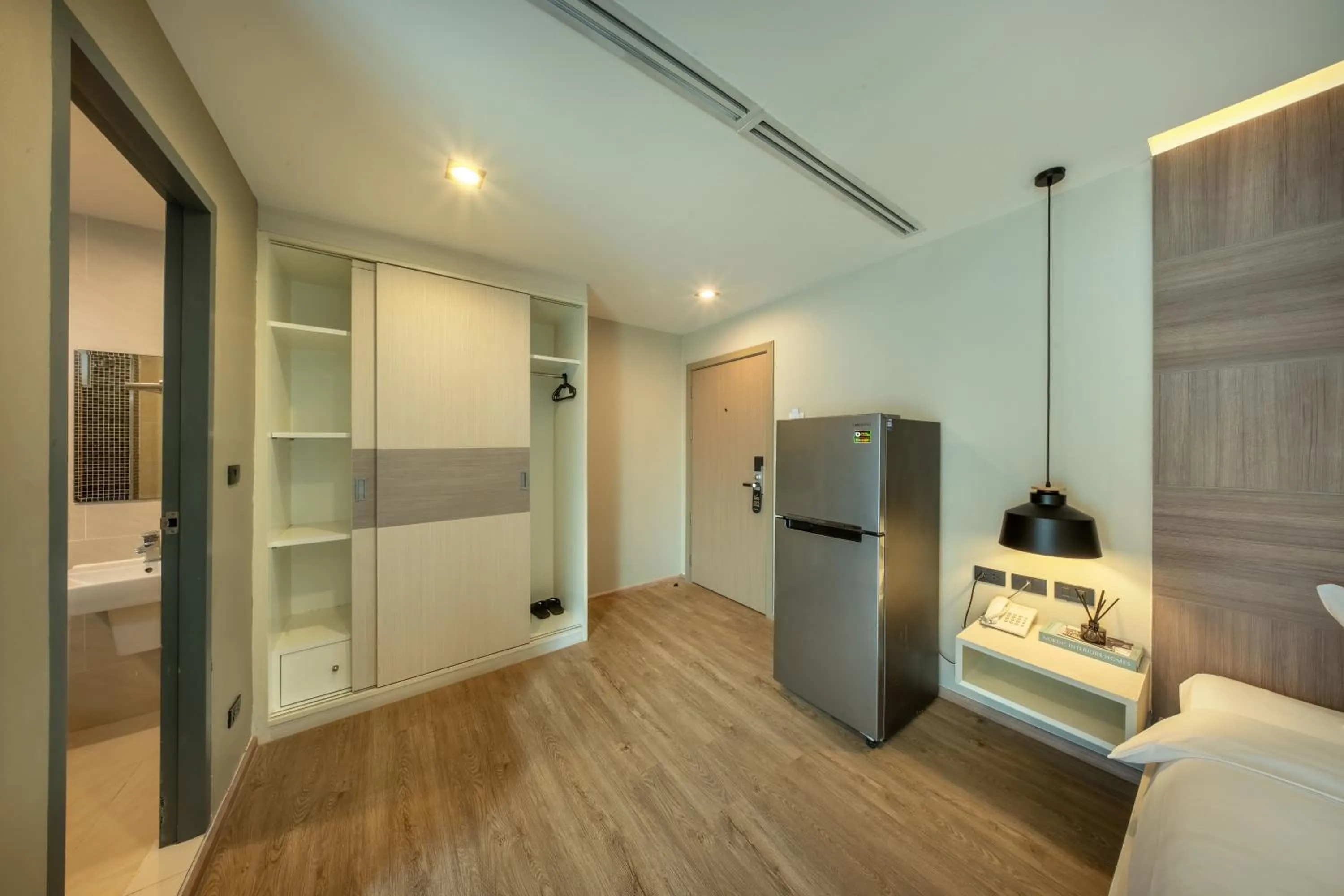 wardrobe, Bed in Ralph Poshtel Pratunam