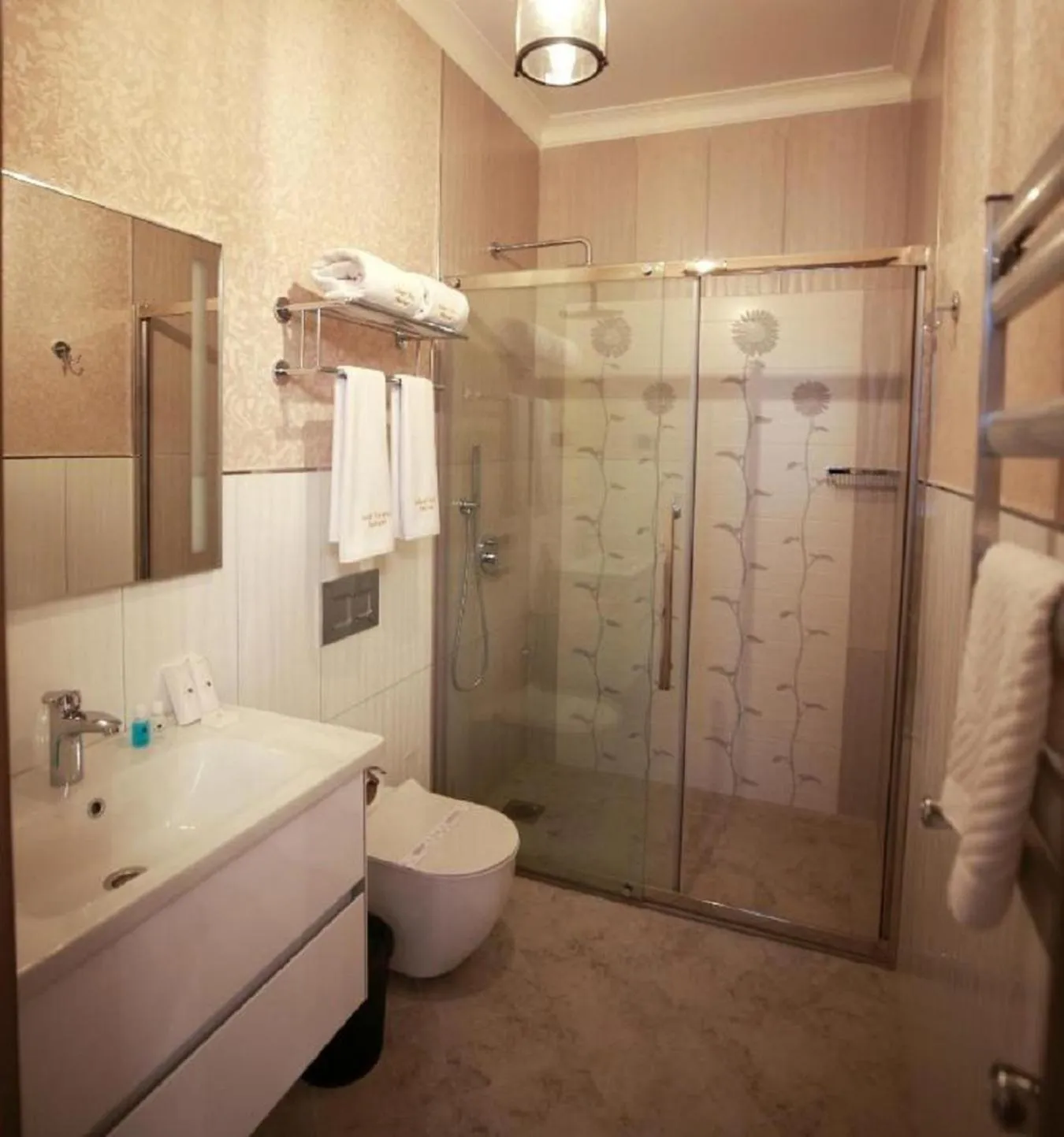 Shower in West Inn Hotel & Restaurant