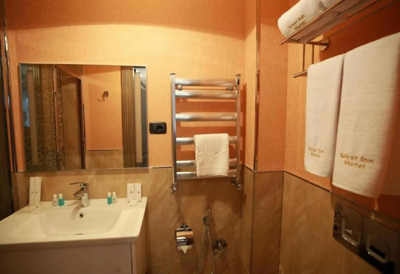 Shower in West Inn Hotel & Restaurant