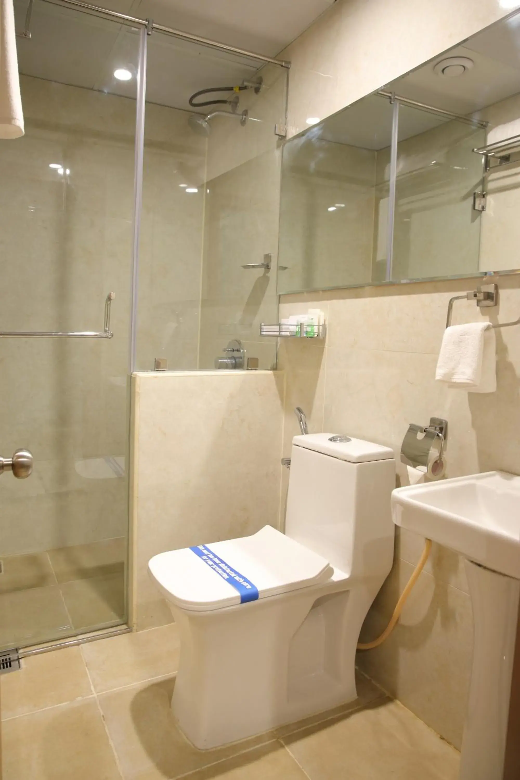 Superior Studio - single occupancy in Zing Rooms by GuestHouse Suites Superior Studio - single occupancy in Zing Rooms by GuestHouse Suites