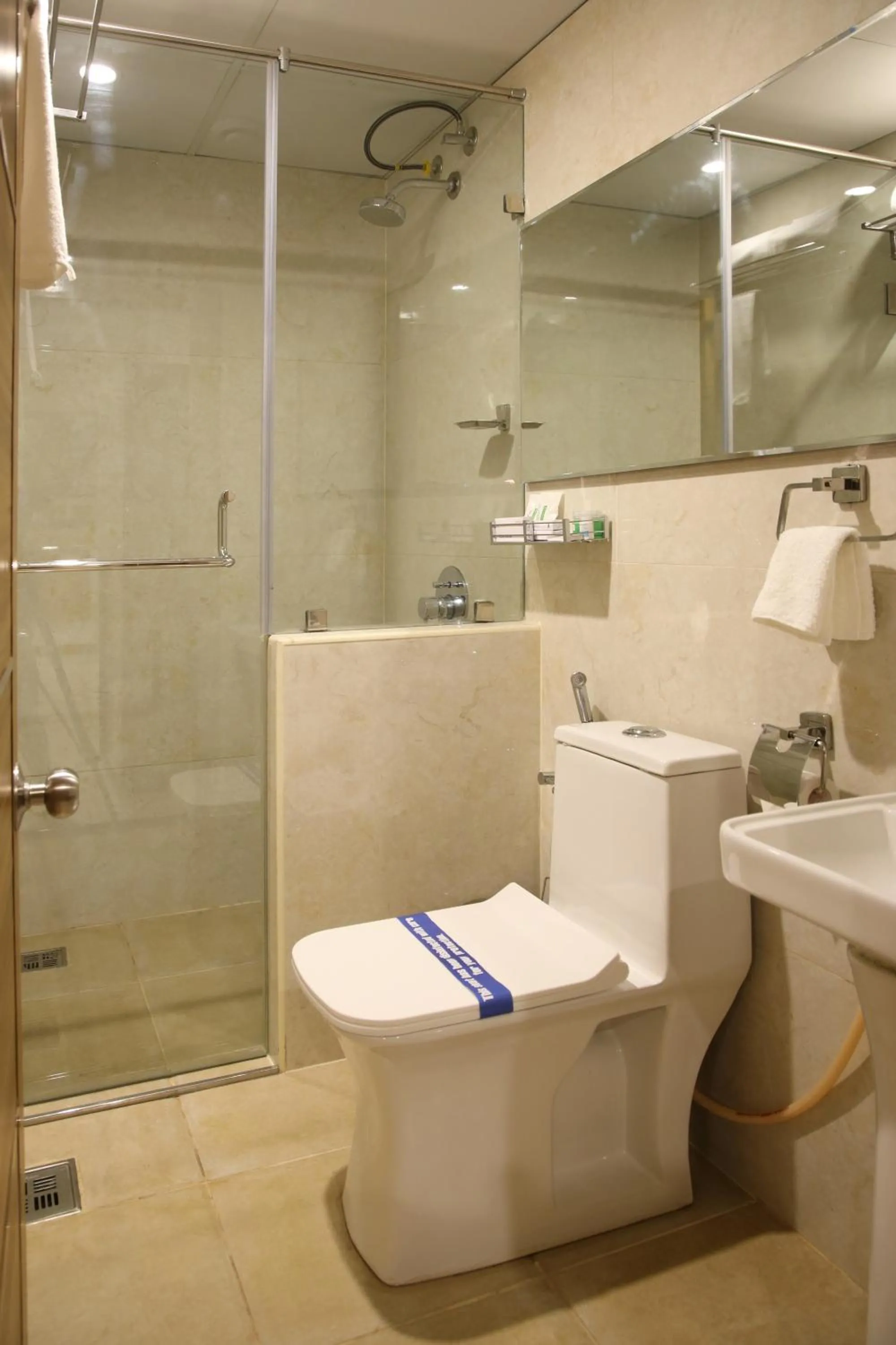 Standard King Room - single occupancy in Zing Rooms by GuestHouse Suites