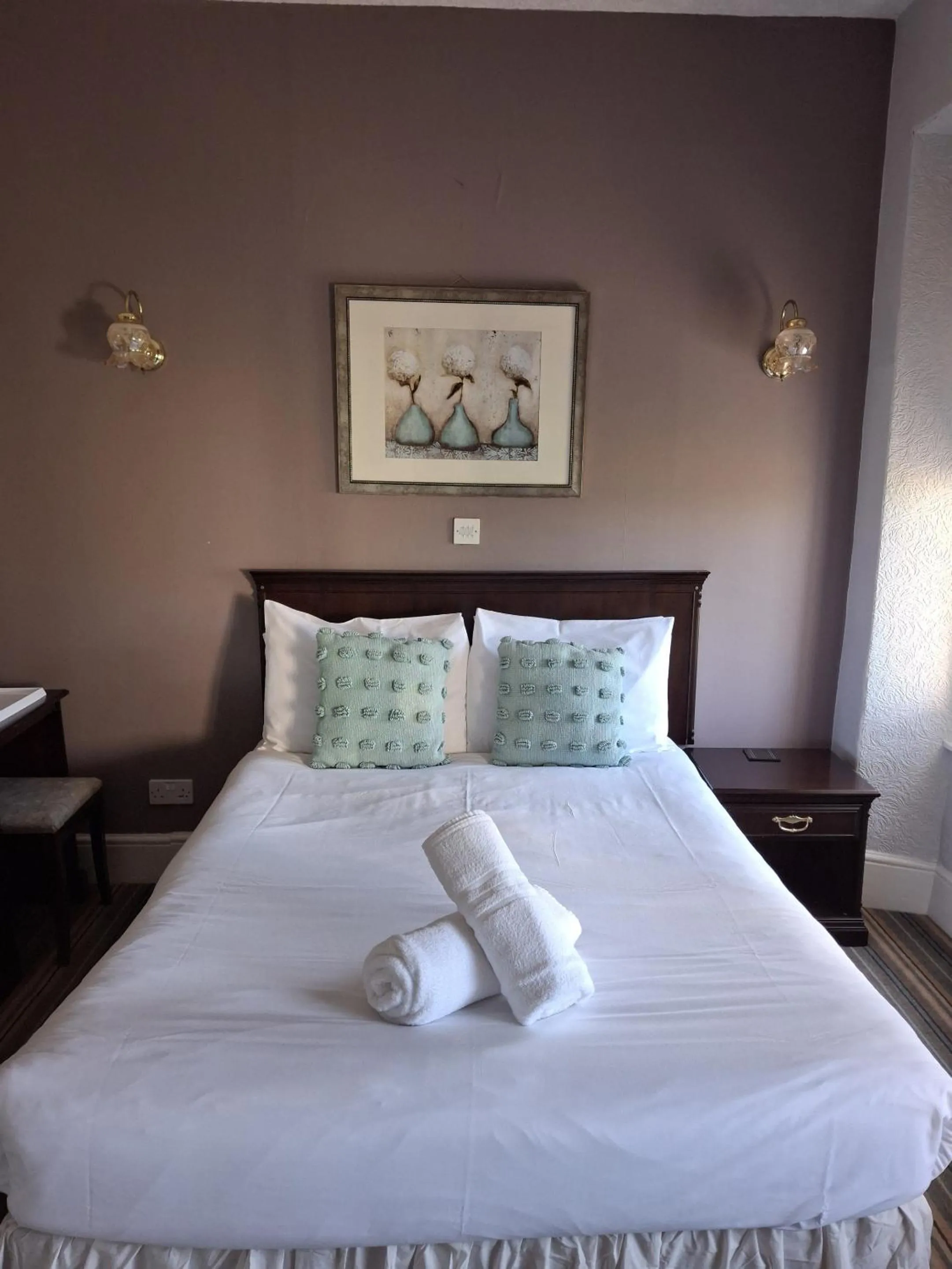 Bedroom, Bed in The Cambrian