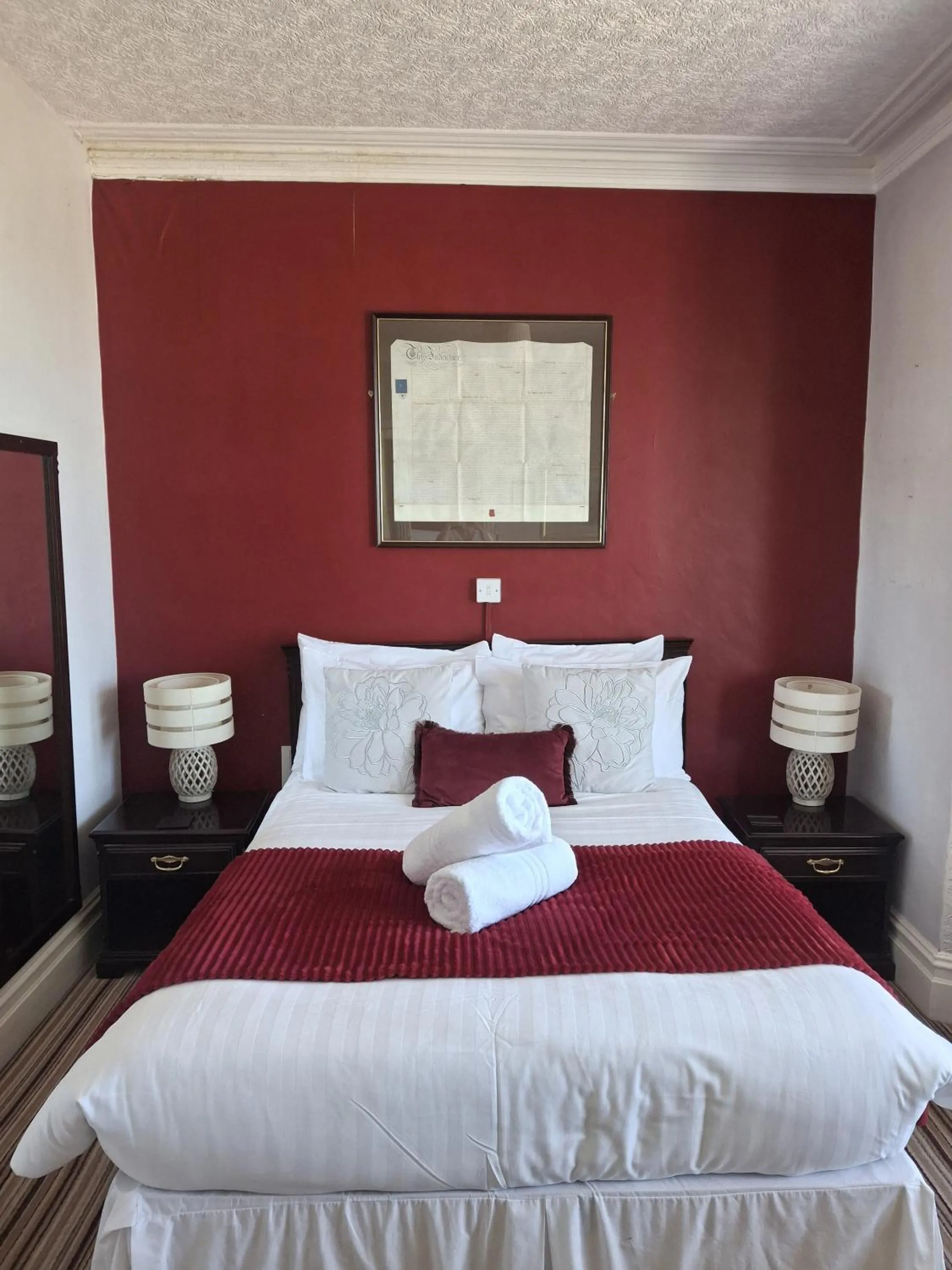 Bedroom, Bed in The Cambrian