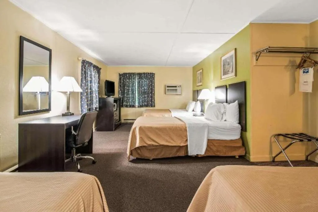 Bed in Rodeway Inn Rutland - Killington