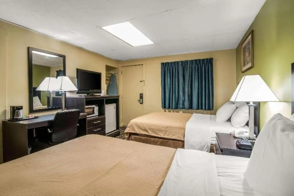 Bed in Rodeway Inn Rutland - Killington