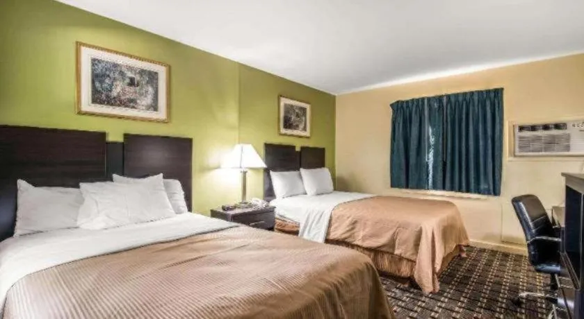 Bed in Rodeway Inn Rutland - Killington