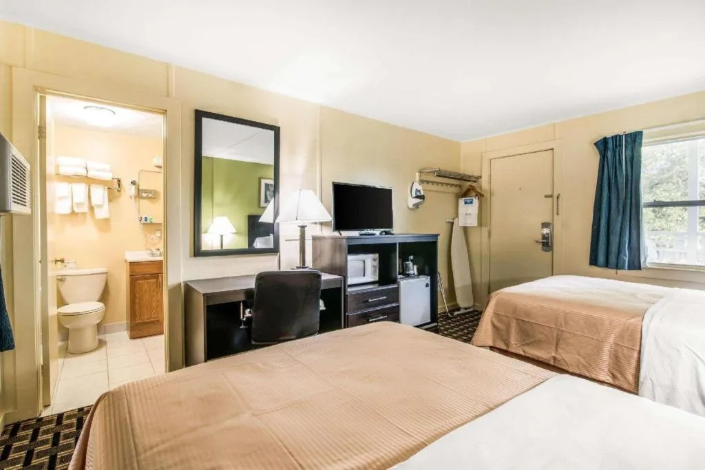 Bed in Rodeway Inn Rutland - Killington