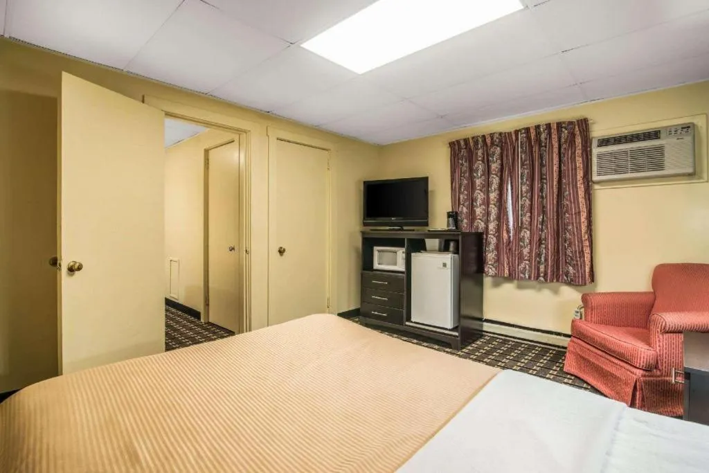 Bed in Rodeway Inn Rutland - Killington