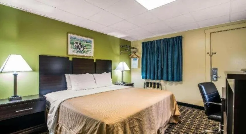 Bed in Rodeway Inn Rutland - Killington