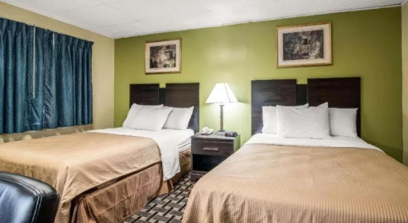 Bed in Rodeway Inn Rutland - Killington