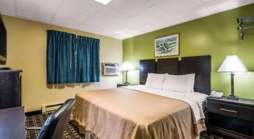 Bed in Rodeway Inn Rutland - Killington