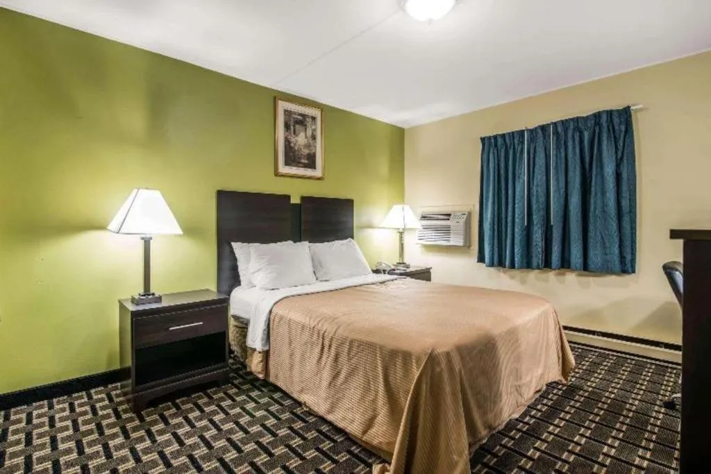 Bed in Rodeway Inn Rutland - Killington