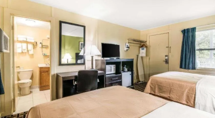 Bed in Rodeway Inn Rutland - Killington