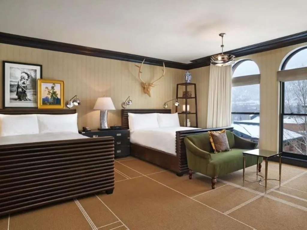 Bed in Hotel Jerome, An Auberge Resort