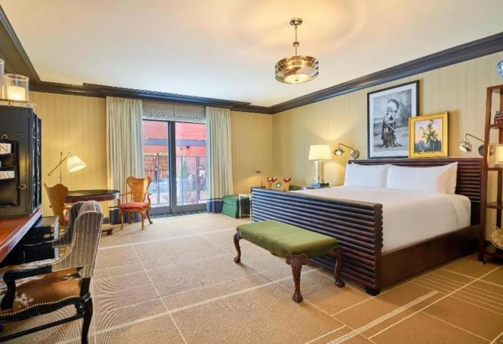 Bed in Hotel Jerome, An Auberge Resort