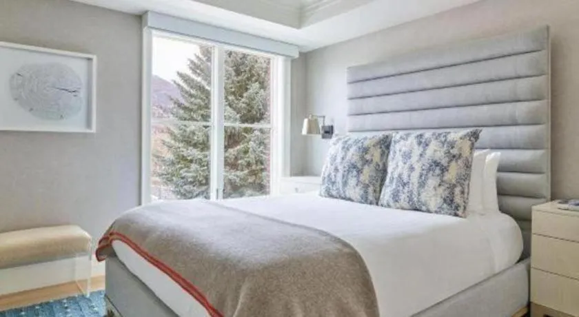 Bed in Hotel Jerome, An Auberge Resort