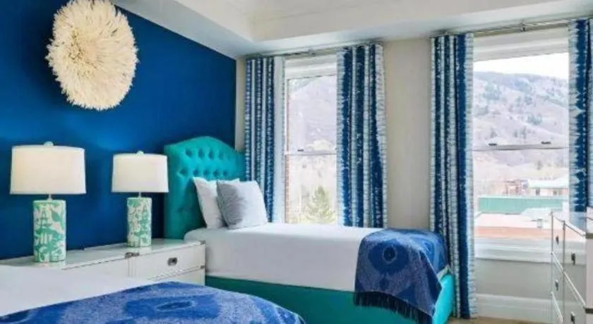 Bed in Hotel Jerome, An Auberge Resort