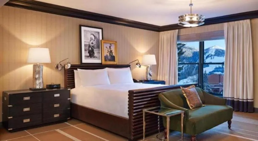 Bed in Hotel Jerome, An Auberge Resort