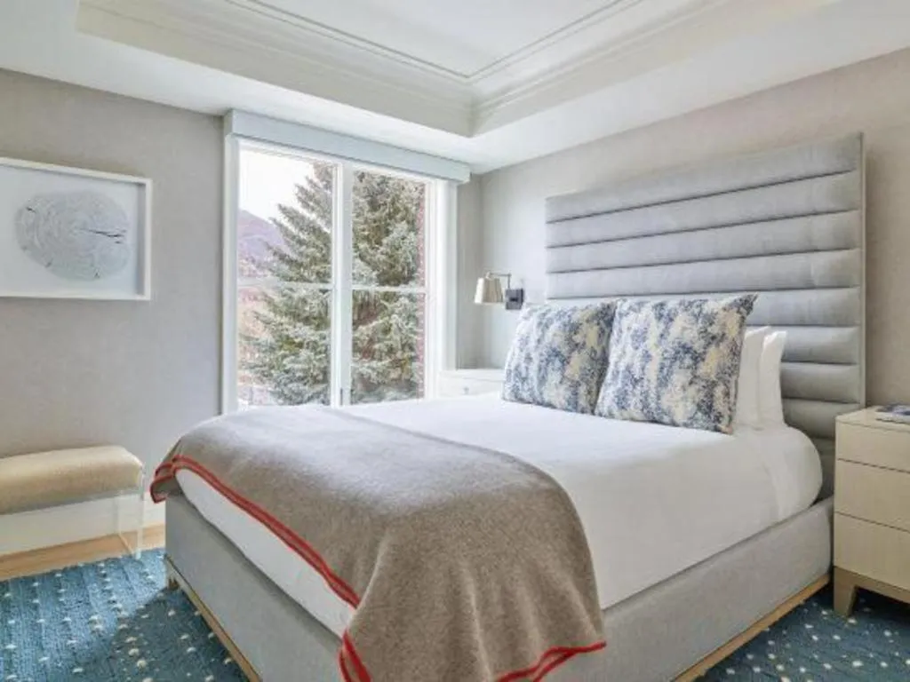 Bed in Hotel Jerome, An Auberge Resort