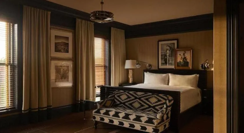 Bed in Hotel Jerome, An Auberge Resort