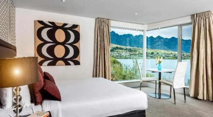 Bed in Oaks Queenstown Club Suites