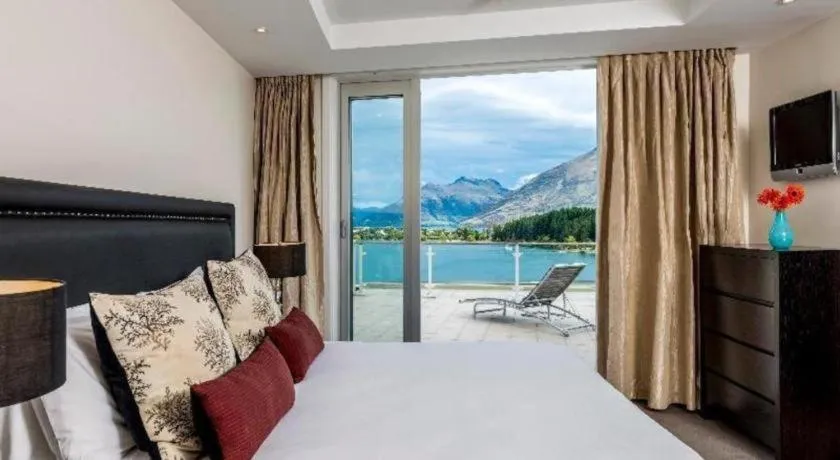 Bed in Oaks Queenstown Club Suites