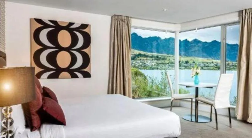 Bed in Oaks Queenstown Club Suites