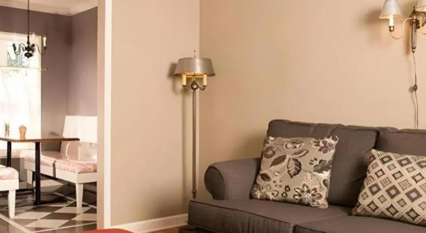 The Lafayette Hotel, Swim Club & Bungalows