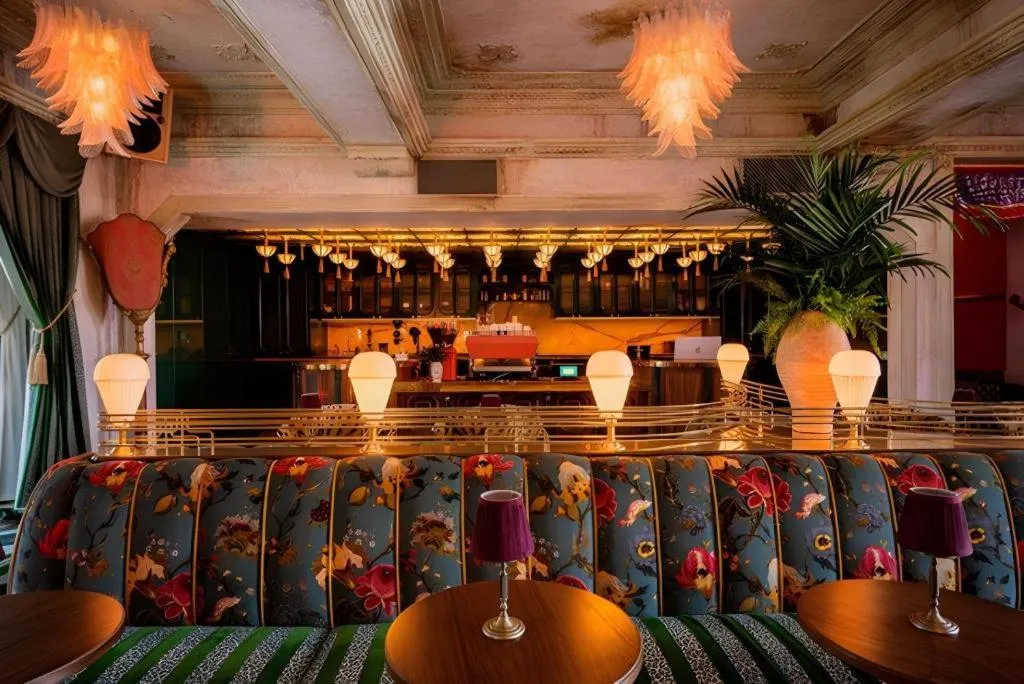 The Lafayette Hotel, Swim Club & Bungalows