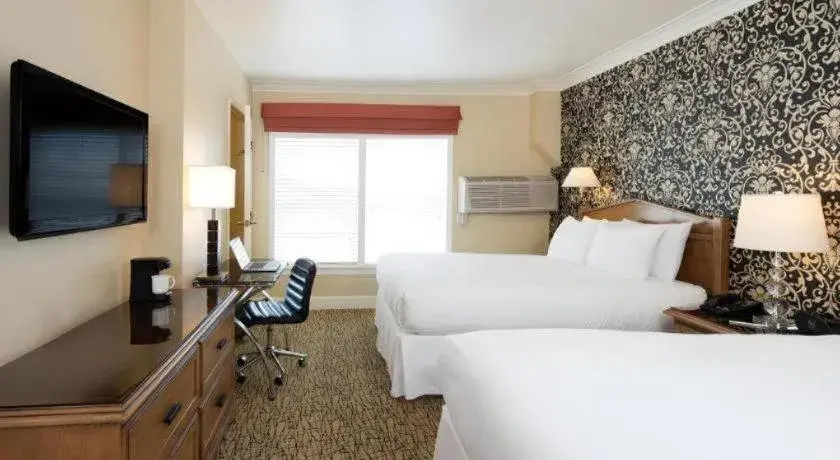 Bed in The Lafayette Hotel, Swim Club & Bungalows Bed in The Lafayette Hotel, Swim Club & Bungalows