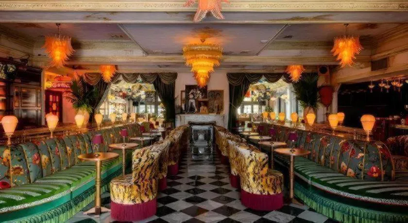 The Lafayette Hotel, Swim Club & Bungalows