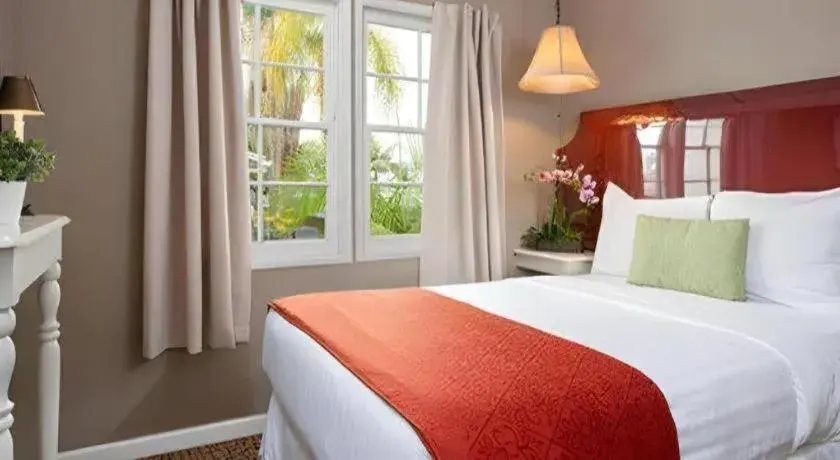 Bed in The Lafayette Hotel, Swim Club & Bungalows Bed in The Lafayette Hotel, Swim Club & Bungalows