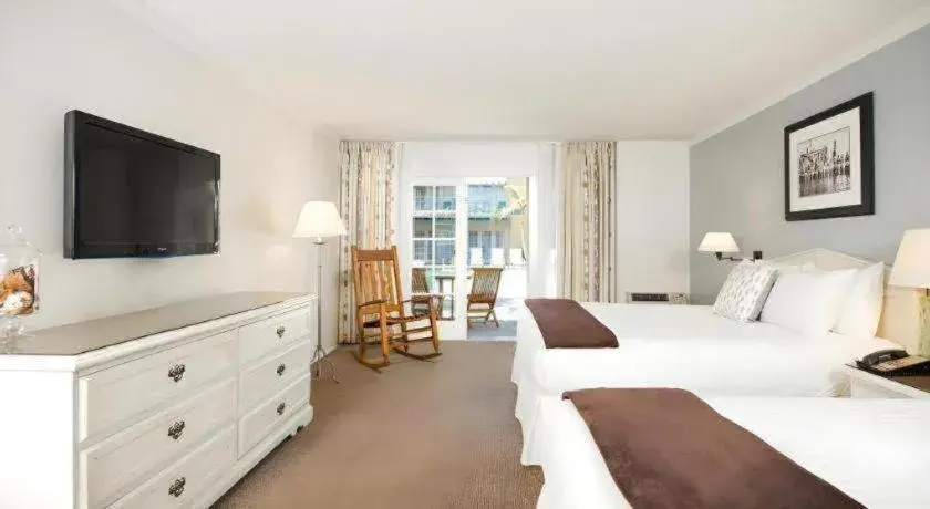 Bed in The Lafayette Hotel, Swim Club & Bungalows Bed in The Lafayette Hotel, Swim Club & Bungalows