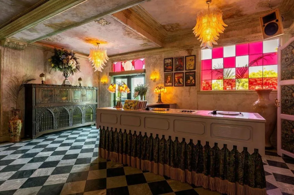 The Lafayette Hotel, Swim Club & Bungalows