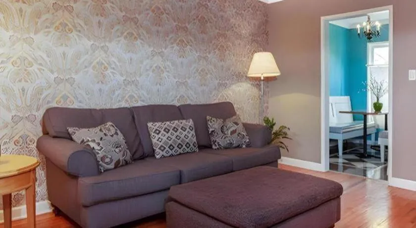 The Lafayette Hotel, Swim Club & Bungalows