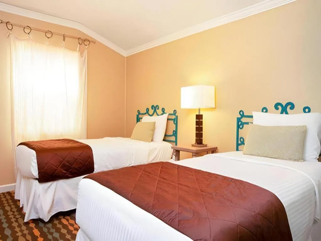 Bed in The Lafayette Hotel, Swim Club & Bungalows