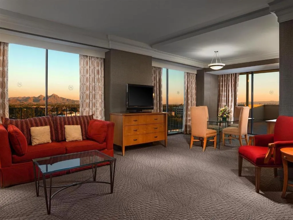 Sheraton Crescent Hotel