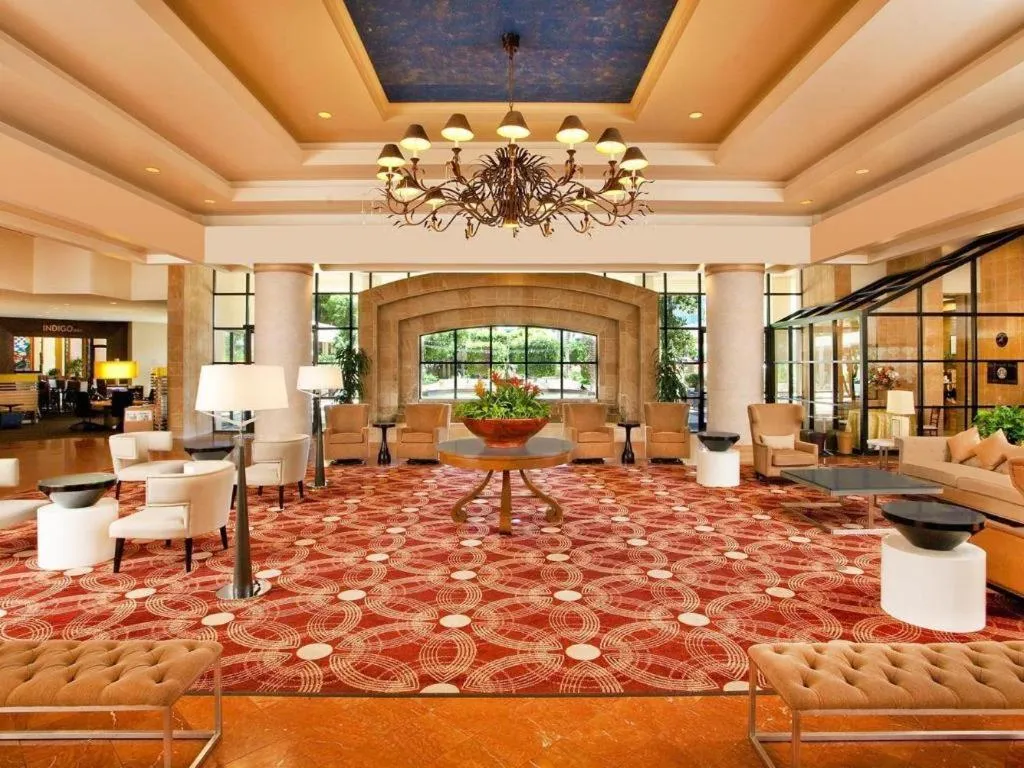 Sheraton Crescent Hotel